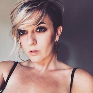 Meet your Posher, Mackenzie